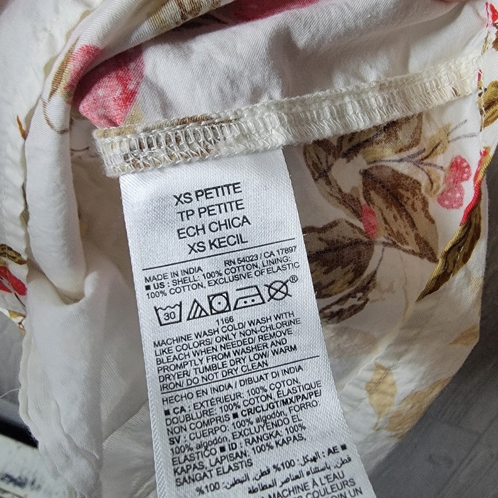Old Navy White Floral Puff Sleeve Blouse - Picture 4 of 4